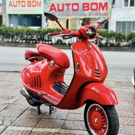 Vespa 946 red Date 2021