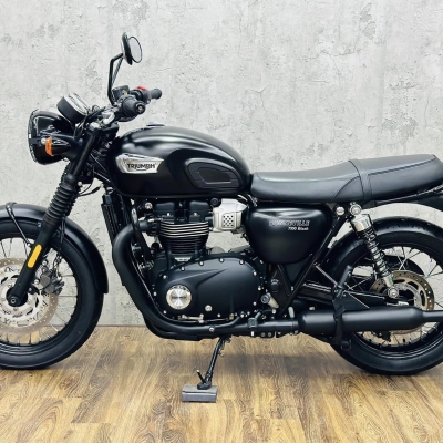 Triumph T100 Black, date 2017