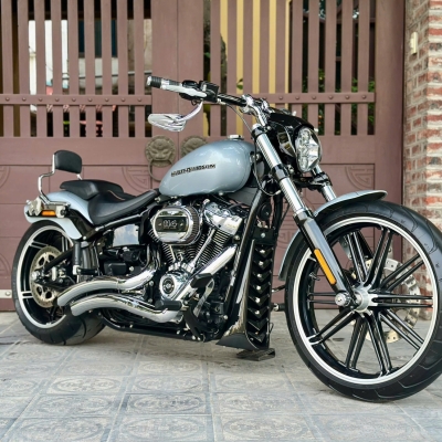 Harley Breakout - Date 2020 - Odo 5k miles 